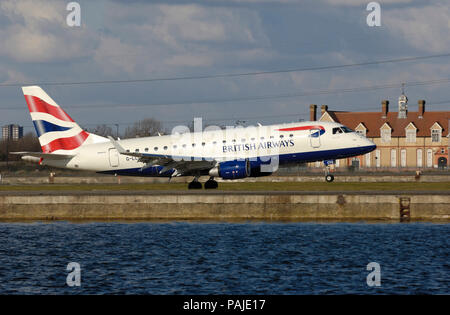 British Airways BA CityFlyer Embraer 170 il decollo Foto Stock
