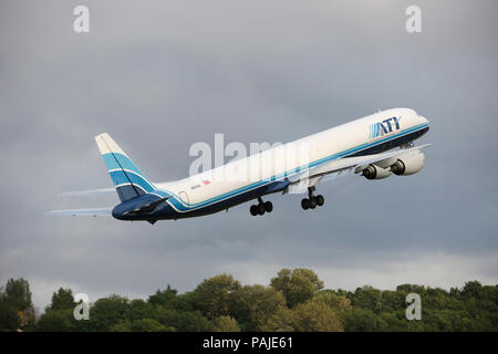 ATI - Trasporti aerei internazionali di McDonnell Douglas DC-8-73F arrampicata fuori dopo il decollo Foto Stock