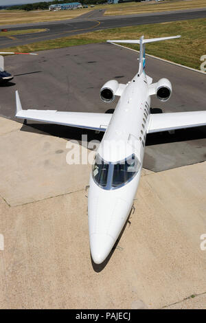 David McRobert, MD PremiAir Aviation Group; Andrew Walters, presidente di Biggin Hill Airport Ltd; Robert Walters, direttore sviluppo business di Bigg Foto Stock