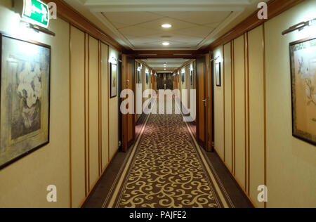 Hotel corridoio in Danubius Health Spa Resort Margitsziget Budapest, Ungheria Foto Stock