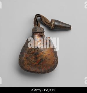 Pallone in polvere. Cultura: tibetano o il mongolo. Dimensioni: H. 10 1/2 in. (26,7 cm); W. 4. (10,2 cm); Wt. 3.1 oz. (87.9 g). Data: eventualmente XVI-XVII secolo. Museo: Metropolitan Museum of Art di New York, Stati Uniti d'America. Foto Stock