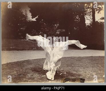 Loie Fuller Dancing. Artista: Samuel Joshua Beckett (British, Shadwell, Stepney [Londra] 1870-1940 Bournemouth). Dimensioni: Immagine: 4 a. × 5 1/8 in. (10,2 × 13 cm). Data: ca. 1900. Museo: Metropolitan Museum of Art di New York, Stati Uniti d'America. Foto Stock