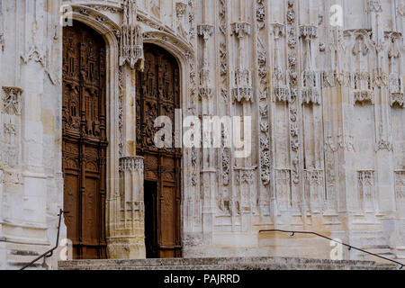 Portale della Cattedrale di San Pietro (La Cathédrale Saint-Pierre), Beauvais, Francia Foto Stock