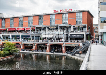 Ristoranti a Mailbox shopping center sulla Worcester e Birmingham Canal, Birmingham, West Midlands, England, Regno Unito Foto Stock