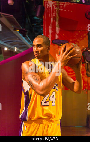 SHANGHAI, Cina - il Apr 3, 2016: giocatore di basket Bryant a Shanghai il museo delle cere di Madame Tussauds. Marie Tussaud è nata come Marie Grosholtz nel 1761 Foto Stock