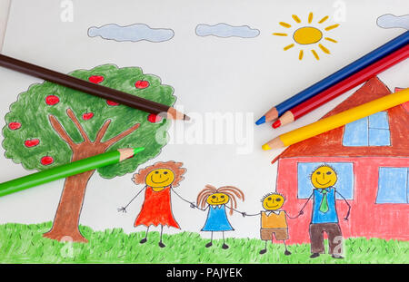 Illustrazione di una famiglia felice con un albero di mele e una casa. Soleggiata giornata estiva. Foto Stock