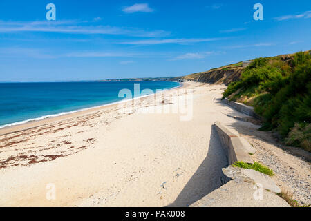 La vista lungo Porthleven sabbie dalla pesca Gunwalloe Cove Cornwall Inghilterra UK Europa Foto Stock