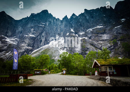 Trollveggen campeggio, Norvegia Foto Stock