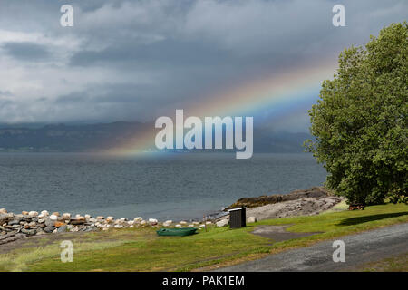 Rainbow su Tromdheimsfjorden, Norvegia Foto Stock