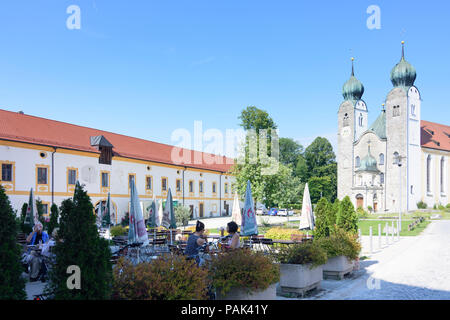 Altenmarkt an der Alz: Baumburg Abbey, monastero chiesa di Santa Margherita in Germania, in Baviera, Baviera, Alta Baviera, Baviera superiore Foto Stock