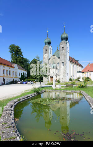 Altenmarkt an der Alz: Baumburg Abbey, monastero chiesa di Santa Margherita in Germania, in Baviera, Baviera, Alta Baviera, Baviera superiore Foto Stock