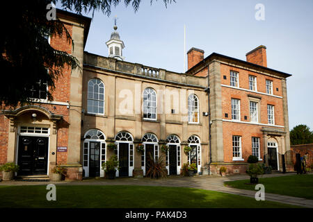 HADERDASHER della grammatica Adams Boarding School di Newport città mercato di Borough di Telford e Wrekin, Shropshire, Inghilterra Foto Stock