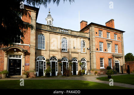 HADERDASHER della grammatica Adams Boarding School di Newport città mercato di Borough di Telford e Wrekin, Shropshire, Inghilterra Foto Stock