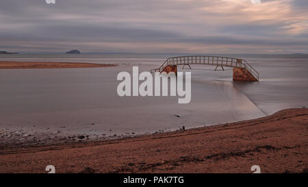 Bridge to Nowhere. Noto anche come scale per nulla, Belhaven Bay, Dunbar, East Lothian attraverso Beil ha masterizzare Foto Stock