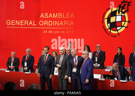 Las Rozas Madrid, Spagna. Il 24 luglio, 2018. (Da sinistra a destra) Aleksander Ceferin presidente della UEFA, Luis Rubiales presidente della RFEF, Gianni Infantino e Alejandro Blanco presidente del COE visto durante la RFEF assemblea generale in Las Rozas vicino a Madrid. Credito: Manu Reino/SOPA Immagini/ZUMA filo/Alamy Live News Foto Stock