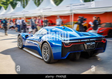 2018 NIO EP9 supercar elettrica nel paddock al 2018 Goodwood Festival of Speed, Sussex, Regno Unito. Foto Stock