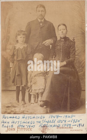 Armadio di Plymouth Card della famiglia Hutchings, Richard, Ann (nee Chapell), Elsie e Reginald Foto Stock