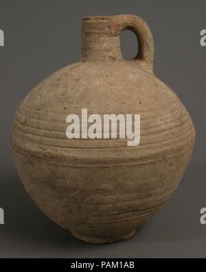 Caraffa. Cultura: copto. Dimensioni: complessivo: 10 11/16 x 8 13/16 in. (27,2 x 22,4 cm). Data: 4-VII secolo. Museo: Metropolitan Museum of Art di New York, Stati Uniti d'America. Foto Stock