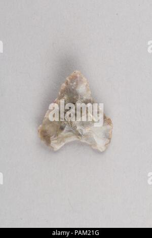 Arrowhead. Cultura: il Giappone. Dimensioni: W. 3/4 in. (1,9 cm); L. 7/8 in. (2.2 cm). Museo: Metropolitan Museum of Art di New York, Stati Uniti d'America. Foto Stock