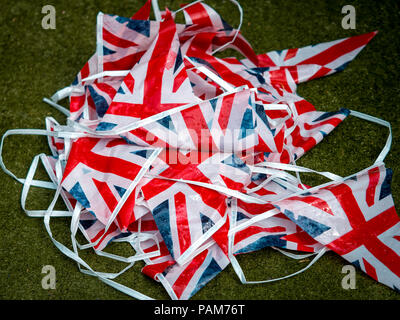 Scartato Union Jack Flag Bunting Foto Stock