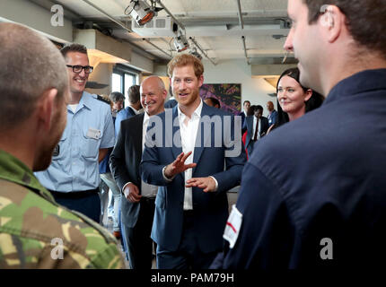 Il Duca di Sussex soddisfa da personalità della società olandese durante una visita ad Amsterdam. Foto Stock