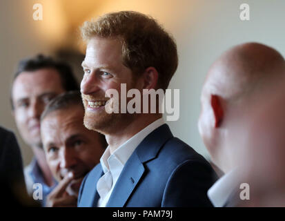 Il Duca di Sussex soddisfa da personalità della società olandese durante una visita ad Amsterdam. Foto Stock