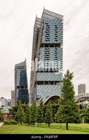 Singapore - Gennaio 14, 2018: vista presso il moderno e futuristico di edifici di architettura a Suntec City a Singapore. Foto Stock