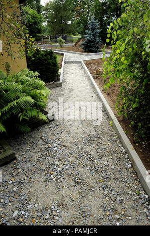 La terra e la terra, costruzione, marciapiede, nuovo, giardino, verde, ordine, bellezza, Foto Stock