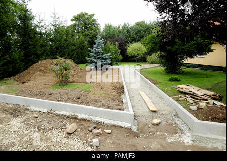 La terra e la terra, costruzione, marciapiede, nuovo, giardino, verde, ordine, bellezza, Foto Stock