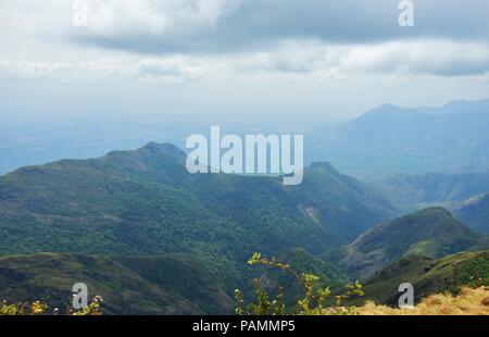 'Magnificent viste di Kodaikanal - punto di suicidio, valle verde' Foto Stock