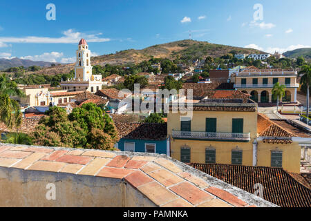 Il Convento de San Francisco e Plaza Mayor nel Patrimonio Mondiale UNESCO città di Trinidad, Cuba. Foto Stock