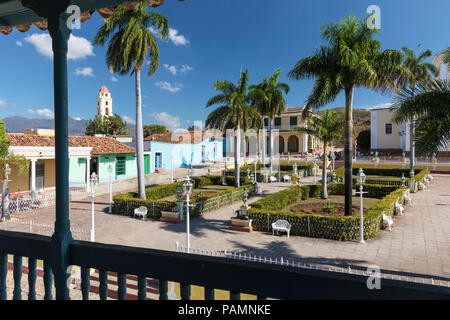 Una vista di Plaza Mayor nel Patrimonio mondiale dell UNESCO città di Trinidad, Cuba. Foto Stock