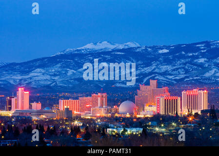 Reno skyline notturno Foto Stock