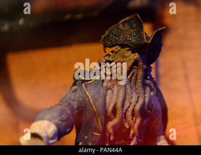 GENOVA, Italia - 4 Maggio 2016: Davy Jones, Pirati dei Caraibi, Internazionale museo del cinema di Genova, Italia. Museo con collezioni di circa il pop Foto Stock