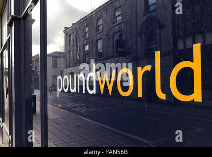 Poundworld retail store (chiuso) Bridge Street, Warrington, Cheshire, Nord Ovest Inghilterra,UK Foto Stock