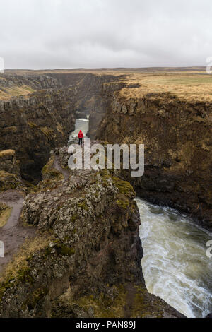 In Islanda, a nord di Islanda, escursionista cercando di canyon Foto Stock