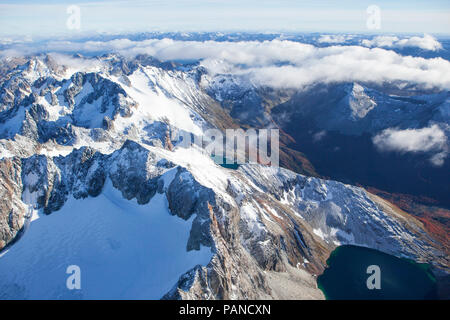 Argentina, Tierra del Fuego, Ushuaia, veduta aerea della coperta di neve moutains Foto Stock