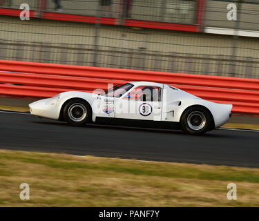 Greg Thornton, Chevron B8, Yokohama Trophy, Maestri FIA Historic auto sportive, Daytona al crepuscolo, Silverstone Classic, luglio 2018, Silverstone, Northampto Foto Stock