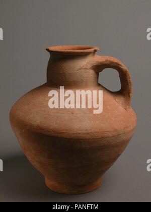Brocca con manico. Cultura: copto. Dimensioni: complessivo: 8 3/8 x 3 9/16 in. (21.2 x 9.1 cm). Data: 4-VII secolo. Museo: Metropolitan Museum of Art di New York, Stati Uniti d'America. Foto Stock