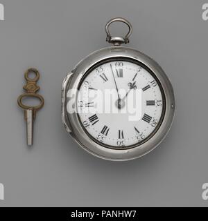 Coppia-caso guardare e chiave. Cultura: British, Londra. Dimensioni: diametro (con involucro esterno): 2. (5,1 cm); diametro (backplate): 1 5/16 in. (3.3 cm). Autore: orologiaio: Stephen Gibbs (British, nato ca. 1733, Clockmakers' Azienda 1748-64); Caso maker: probabilmente John Higginbotham. Data: 1770. Questo orologio è un prodotto standard di un ottimo periodo e luogo per la fabbricazione di orologi. Mentre il caso è piuttosto semplice, è piacevolmente proporzionato e reca una serie completa di caratteri distintivi. Museo: Metropolitan Museum of Art di New York, Stati Uniti d'America. Foto Stock