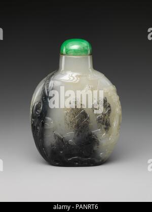 Il tabacco da fiuto bottiglia con Mi Fu si inchinano a una roccia. Cultura: la Cina. Dimensioni: H. 2 1/8 in. (5.4 cm). Data: del XIX secolo. Un famoso poeta, pittore e calligrafo, Mi Fu (1051-1107) è stato anche osservato per la sua eccentricità, che prevedeva la raccolta di pietre. Egli ha dichiarato una pietra di essere il suo fratello più anziano, e talvolta si inginocchiò a questa roccia come un segno di rispetto. Rappresentazioni di Mi Fu si inchinano a una roccia si trovano spesso in Cinese Pittura, nonché nelle arti decorative. Museo: Metropolitan Museum of Art di New York, Stati Uniti d'America. Foto Stock