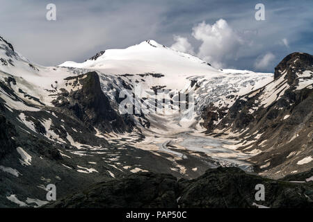 Austria, Carinzia, Alti Tauri Parco Nazionale, ghiacciaio Pasterze e picco di Johannisberg Foto Stock