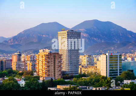 Albania Tirana - Centro Città con torre TID Foto Stock