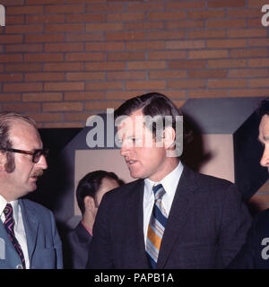 Der amerikanische Senatore Edward Ted Kennedy bei einem Besuch a Bonn, Deutschland 1971. Senatore americano Edward Ted Kennedy in visita a Bonn, Germania 1971. Foto Stock