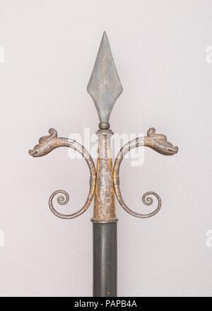 Linstock. Cultura: Italiano. Dimensioni: L. 77 5/8 in. (197.2 cm); L. di testa 9 1/2 in. (24,1 cm); W. 7 1/2 in. (19,1 cm); Wt. 3 lbs. (1360 g). Data: ca. 1625. Museo: Metropolitan Museum of Art di New York, Stati Uniti d'America. Foto Stock