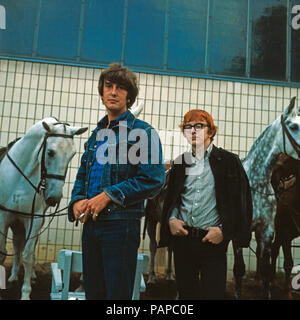 Das britische Popduo Peter & Gordon in Deutschland, 1966. British pop duo Peter e Gordon in Germania, 1966. Foto Stock