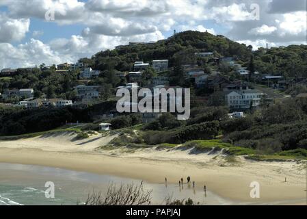 Dalla spiaggia del Faro e la spiaggia di fronte immobiliare nel Nuovo Galles del Sud città costiera di Port Macquarie in Australia. Foto Stock