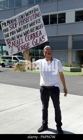 I sostenitori di Julian Assange presso la Queen Elizabeth Olympic Park nella zona est di Londra, a seguito della disabilità globale di vertice. Foto Stock