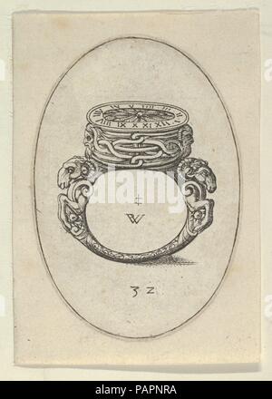 Design per un anello guardare, da Livre d'Aneaux d'Orfevrerie. Pittore ed incisore: Pierre Woeiriot de Bouzey II (francese, Neufchâteau Damblain 1532-1599). Dimensioni: Piastra: 2 11/16 x 1 7/8 in. (6,8 x 4,7 cm) foglio: 3 1/16 x 2 3/16 in. (7,8 x 5,5 cm). Data: 1561. La piastra 32 è da un libro di quaranta progetti per gli anelli dall'orafo e incisore Woeiriot pubblicato a Lione, in Francia, dopo Woeiriot restituito alla Francia da una visita a Roma. L'edizione francese, intitolato Livre d'aneaux d'orfévrerie de l'invenzione de Pierre Woeiriot Lorrain, apparso nel 1561. Edizione italiana, il Libro d'anella d'orefici Foto Stock