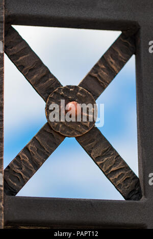 Il frammento di metallo forgiato prodotti. close-up. Foto Stock